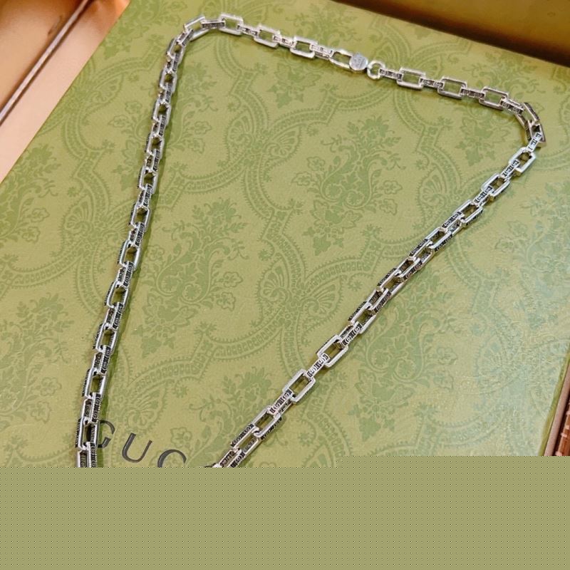 G*u*i necklaces